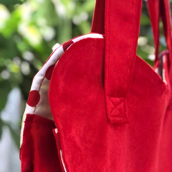 ECOBAG  Corazon rojo fondo blanco con puntos rojos