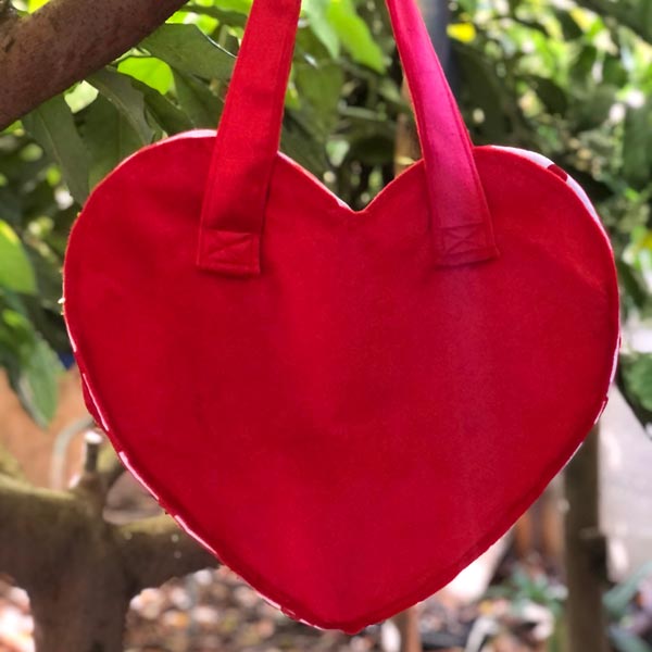 ECOBAG  Corazon rojo fondo blanco con puntos rojos