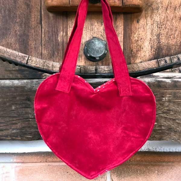 TOTE BAG Corazon rojo fondo rojo corazoncitos blancos