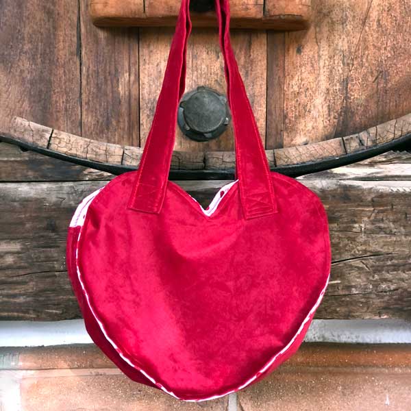 ECOBAG  Corazon rojo fondo blanco con puntos rojos