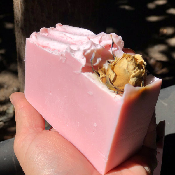 JABÓN ARTESANAL  DE ROSAS 200 gr