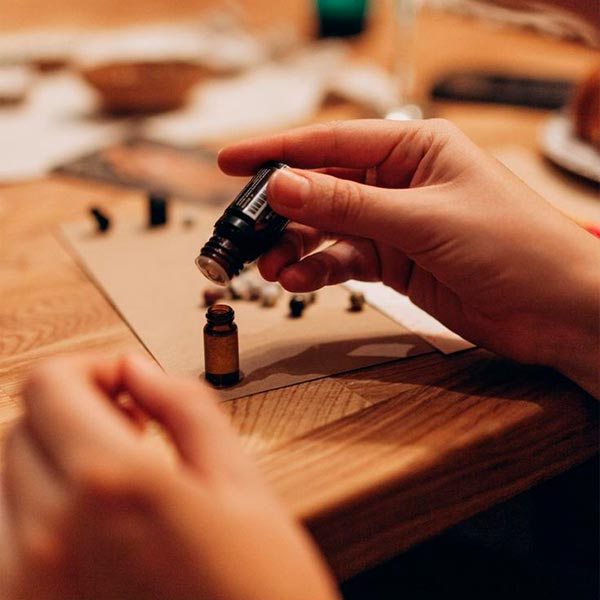 Taller online en vivo FORMULACIÓN PERFUMERIA ARTESANAL 08 de Julio 19:00 hrs