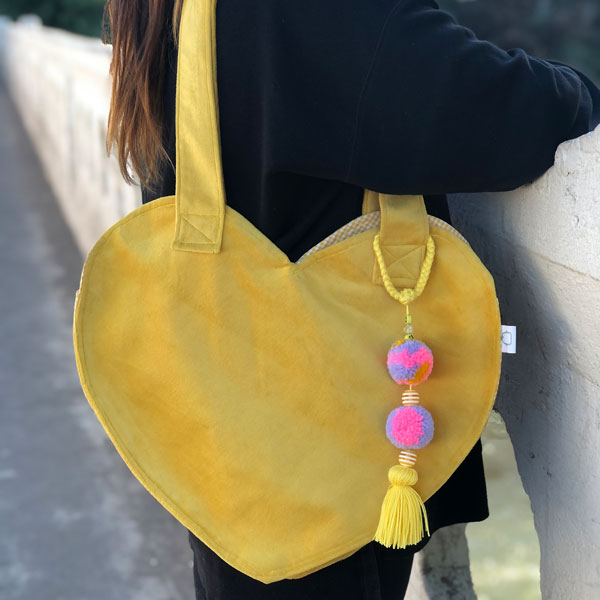 TOTE BAG CORAZON AMARILLO